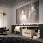 ambiente con sillon y mesa tv london